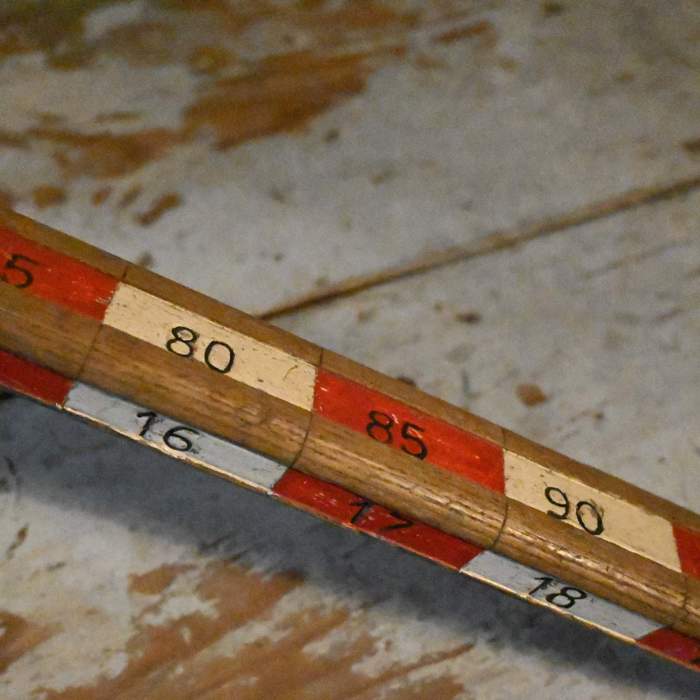 Compas ancien en bois